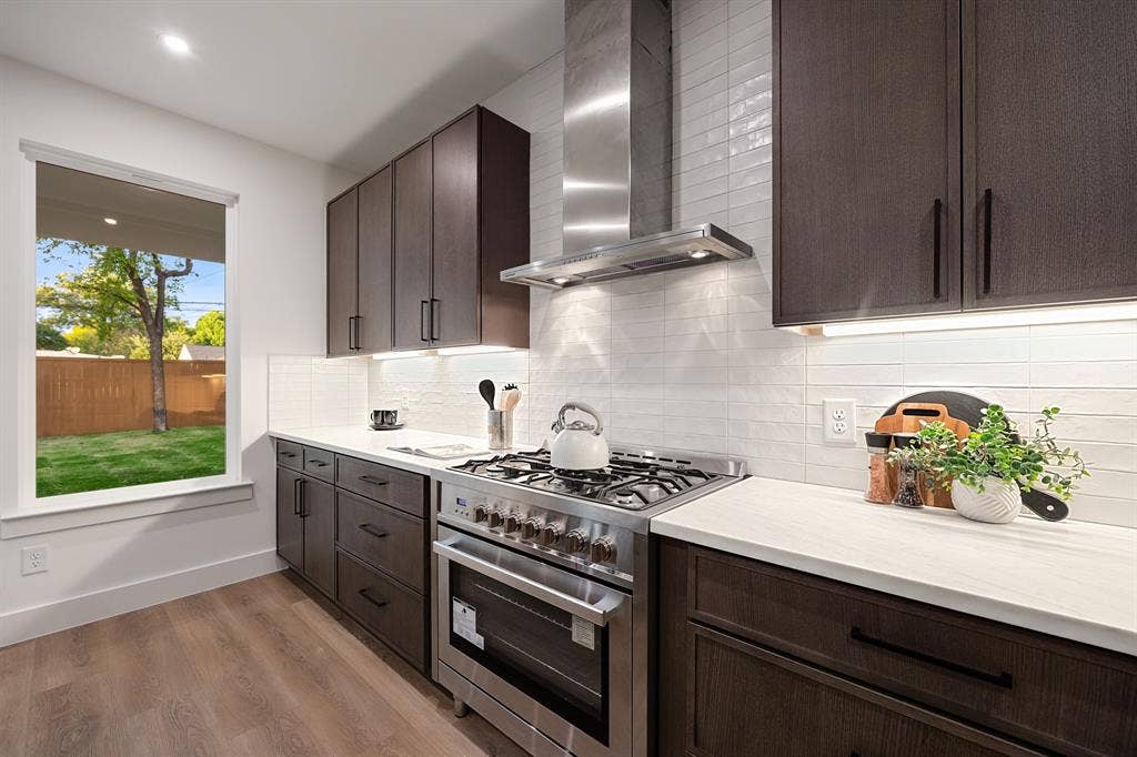 2719 Andrea Lane, Dallas, TX 75228 36" Cosmo gas range.
