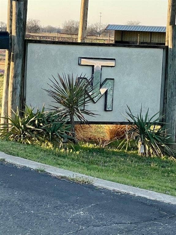 10145 Friendship Road, Pilot Point, TX 76258