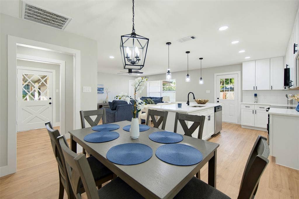 3049 Latham Drive, Dallas, TX 75229 3049 Latham Drive, Dallas, TX 75229