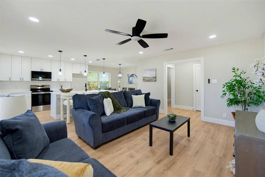 3049 Latham Drive, Dallas, TX 75229 3049 Latham Drive, Dallas, TX 75229