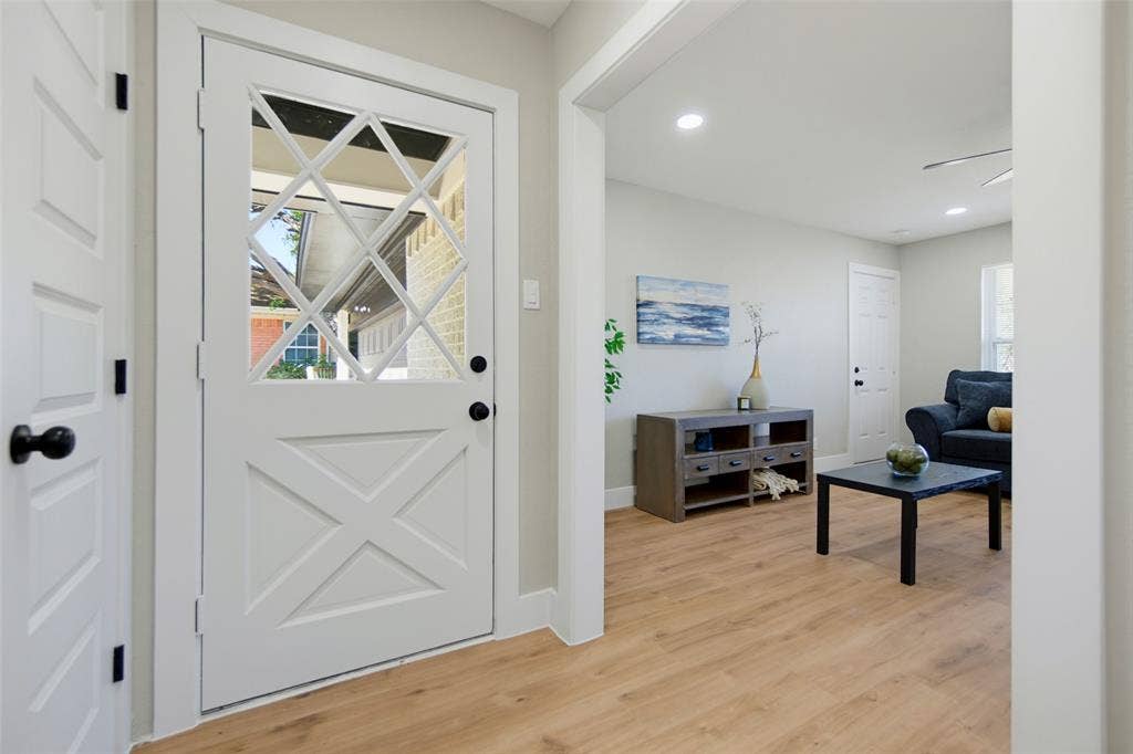 3049 Latham Drive, Dallas, TX 75229 3049 Latham Drive, Dallas, TX 75229