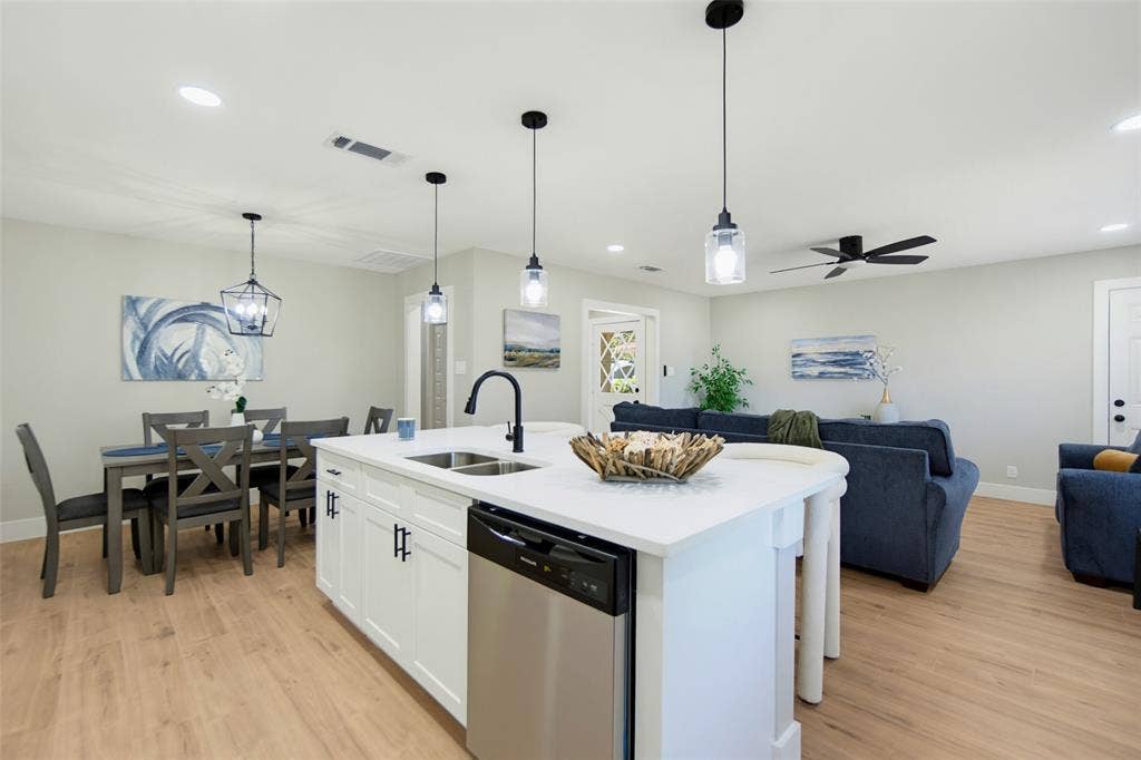 3049 Latham Drive, Dallas, TX 75229 3049 Latham Drive, Dallas, TX 75229
