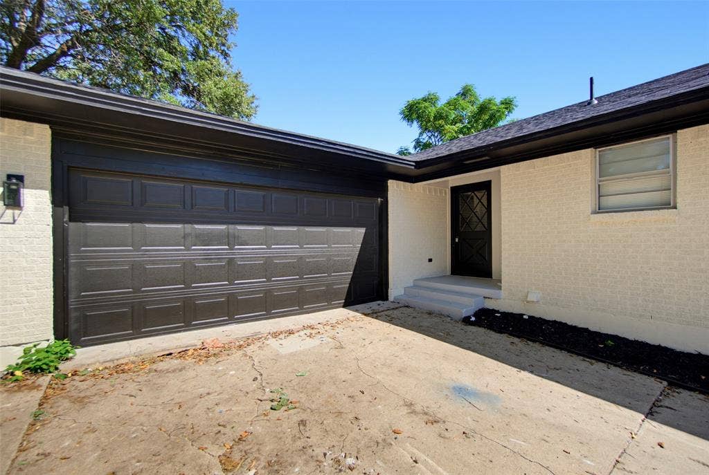 3049 Latham Drive, Dallas, TX 75229 3049 Latham Drive, Dallas, TX 75229