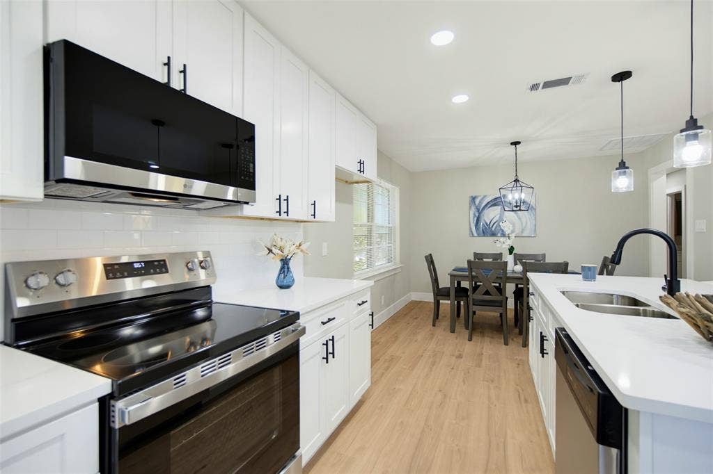 3049 Latham Drive, Dallas, TX 75229 3049 Latham Drive, Dallas, TX 75229