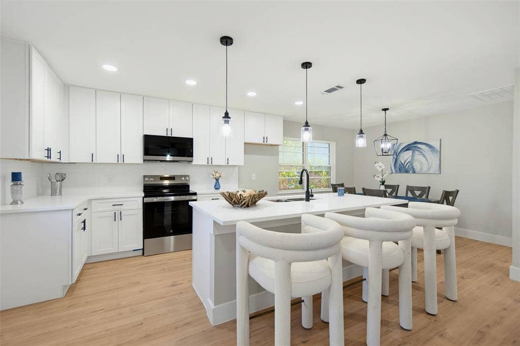 3049 Latham Drive, Dallas, TX 75229 3049 Latham Drive, Dallas, TX 75229