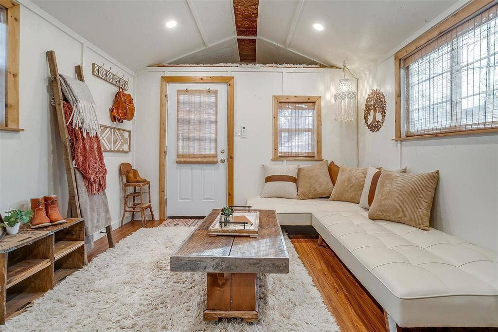 1809 Whispering Oaks Street, #B, Burleson, TX 76028 Fully Furnished