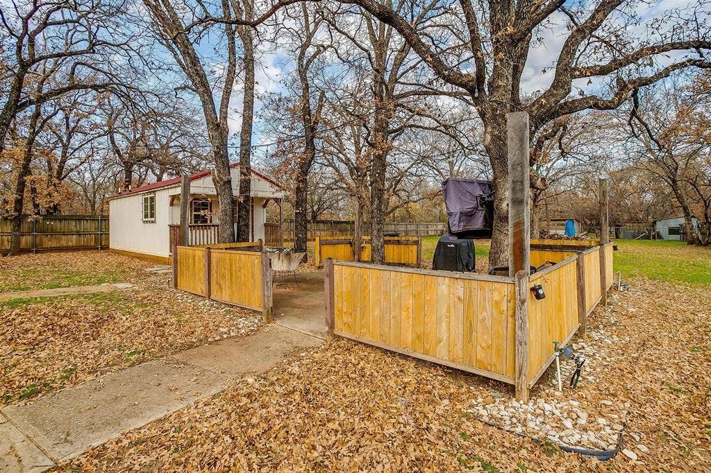 1809 Whispering Oaks Street, #B, Burleson, TX 76028 1809 Whispering Oaks Street, #B, Burleson, TX 76028