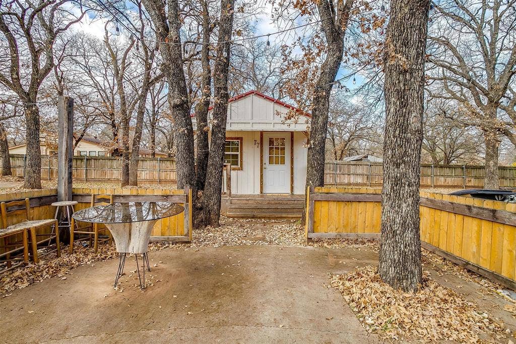 1809 Whispering Oaks Street, #B, Burleson, TX 76028 Quiet outdoor Living