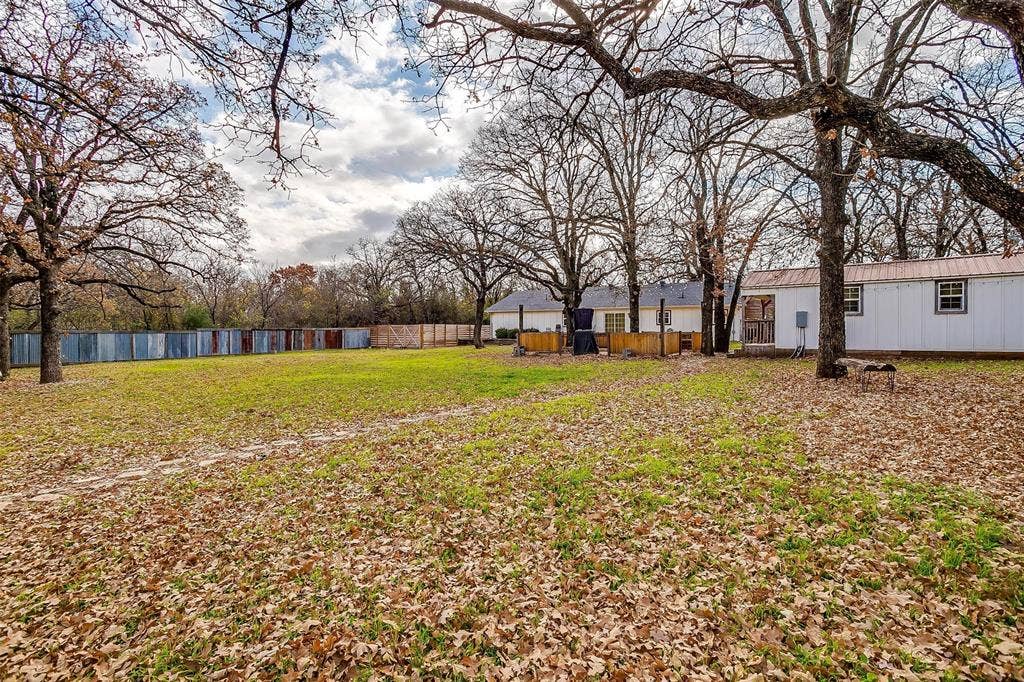 1809 Whispering Oaks Street, #B, Burleson, TX 76028 1809 Whispering Oaks Street, #B, Burleson, TX 76028