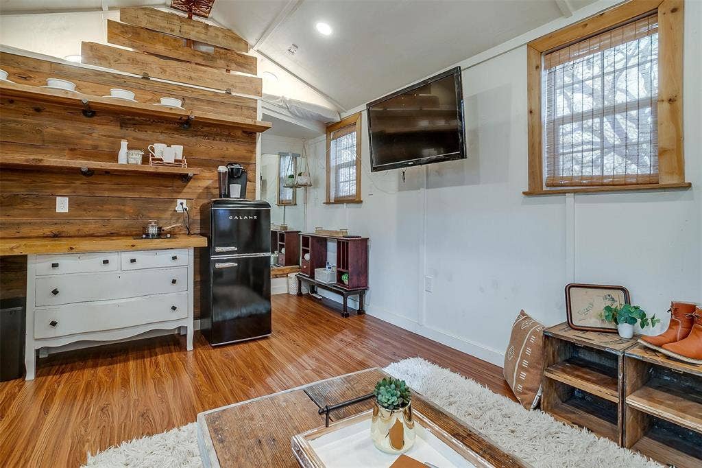 1809 Whispering Oaks Street, #B, Burleson, TX 76028 1809 Whispering Oaks Street, #B, Burleson, TX 76028