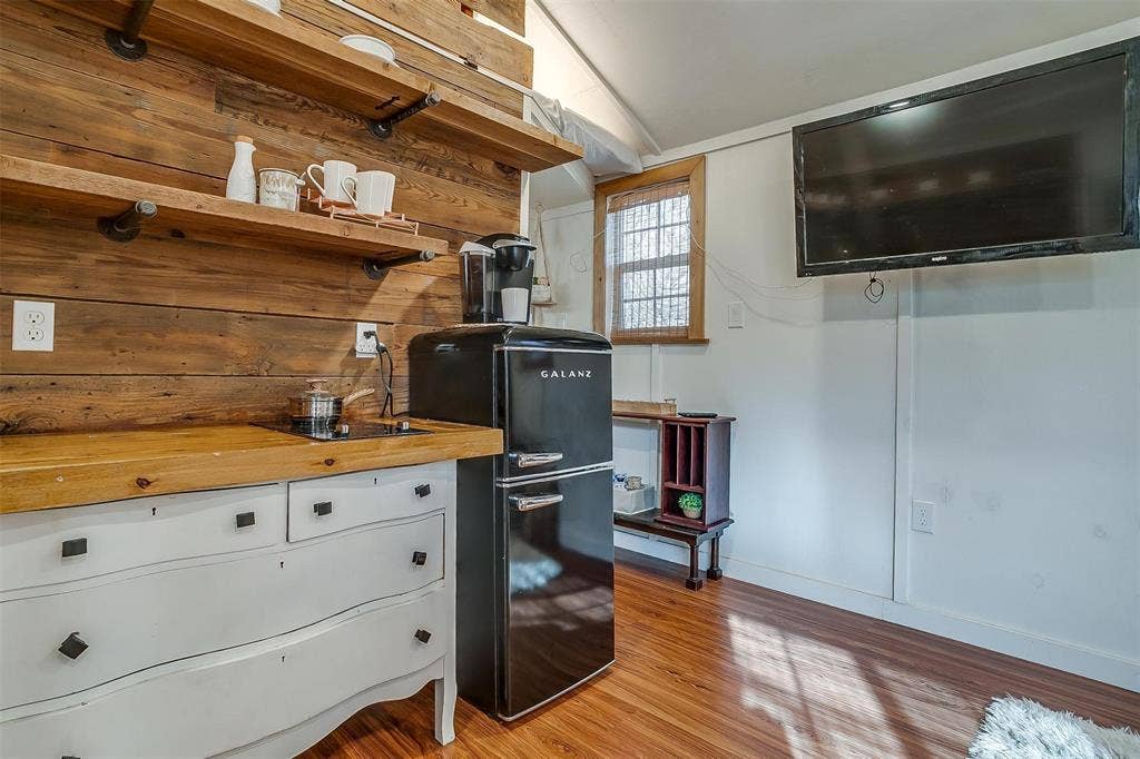 1809 Whispering Oaks Street, #B, Burleson, TX 76028 1809 Whispering Oaks Street, #B, Burleson, TX 76028