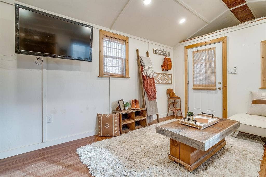 1809 Whispering Oaks Street, #B, Burleson, TX 76028 1809 Whispering Oaks Street, #B, Burleson, TX 76028