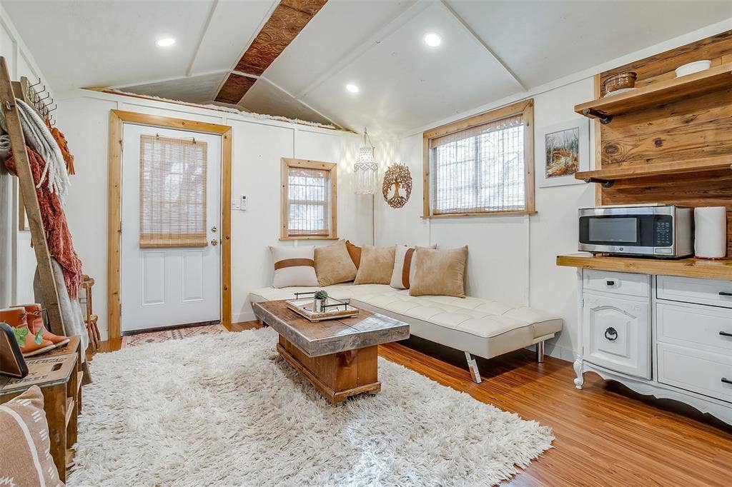 1809 Whispering Oaks Street, #B, Burleson, TX 76028 1809 Whispering Oaks Street, #B, Burleson, TX 76028