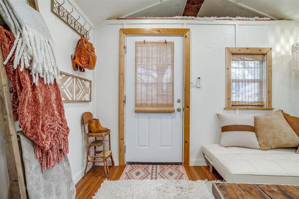 1809 Whispering Oaks Street, #B, Burleson, TX 76028 1809 Whispering Oaks Street, #B, Burleson, TX 76028