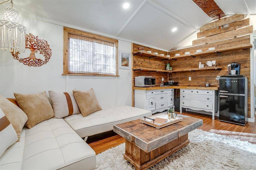 1809 Whispering Oaks Street, #B, Burleson, TX 76028 Living-Kitchen