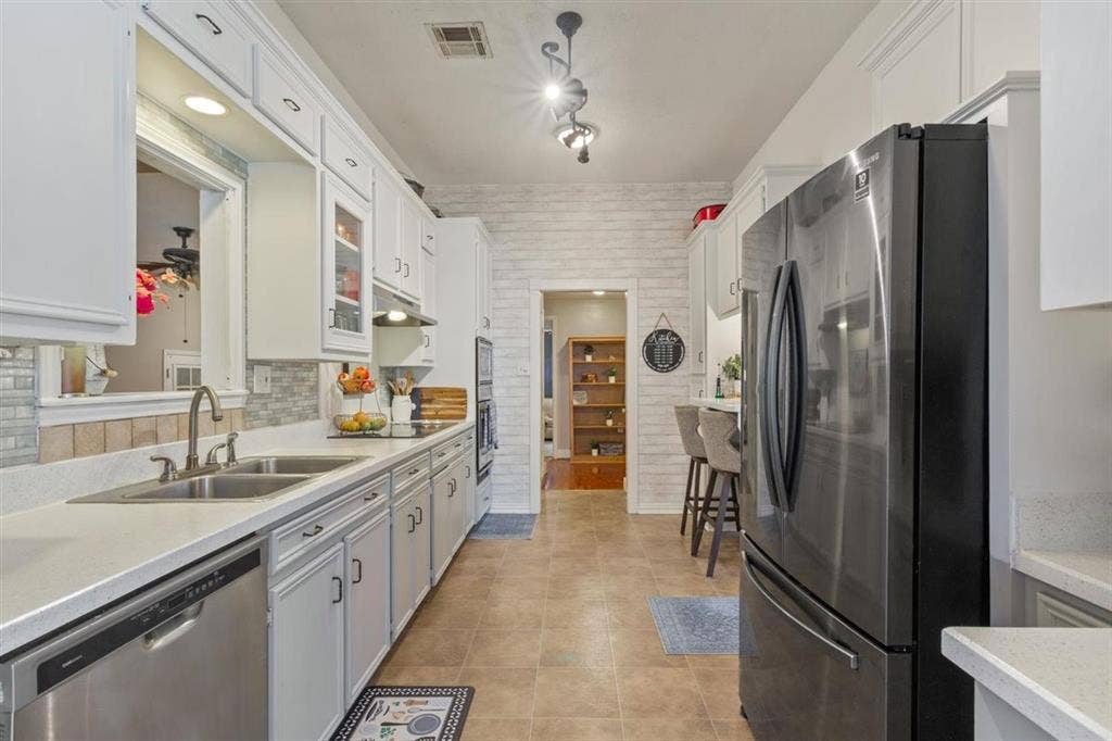 6007 Old Lorena Road, Lorena, TX 76655 6007 Old Lorena Road, Lorena, TX 76655