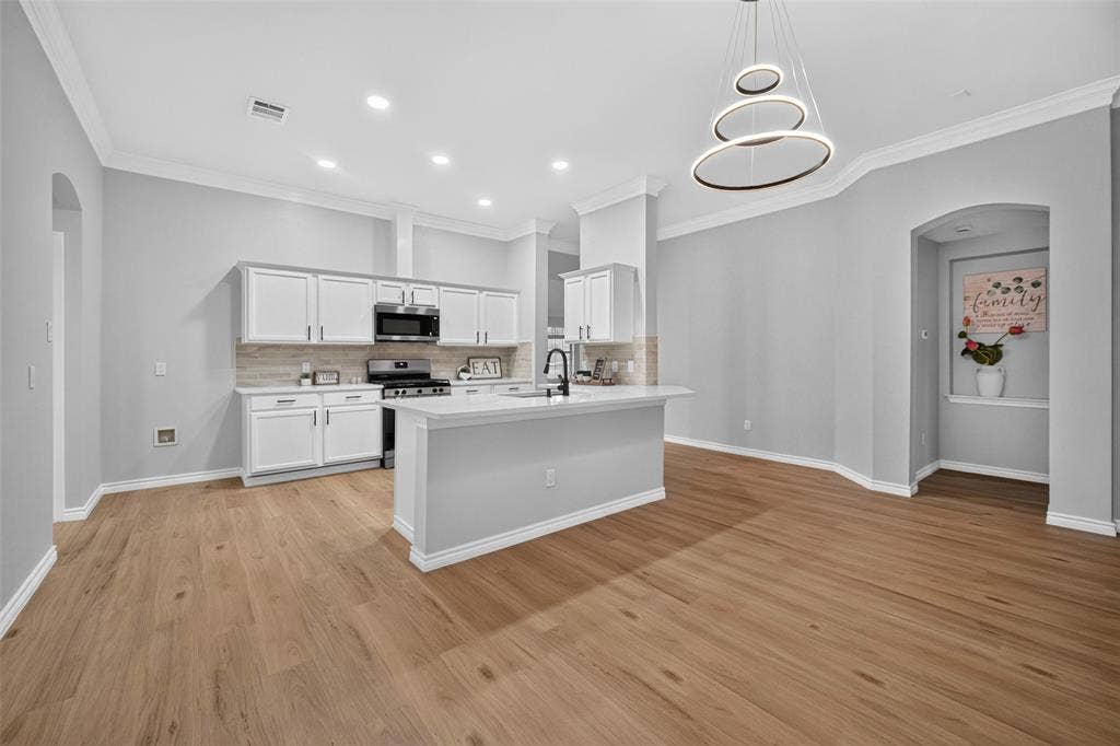 2440 Ranchview Drive, Grand Prairie, TX 75052 2440 Ranchview Drive, Grand Prairie, TX 75052