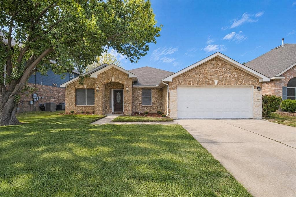 2440 Ranchview Drive, Grand Prairie, TX 75052 2440 Ranchview Drive, Grand Prairie, TX 75052