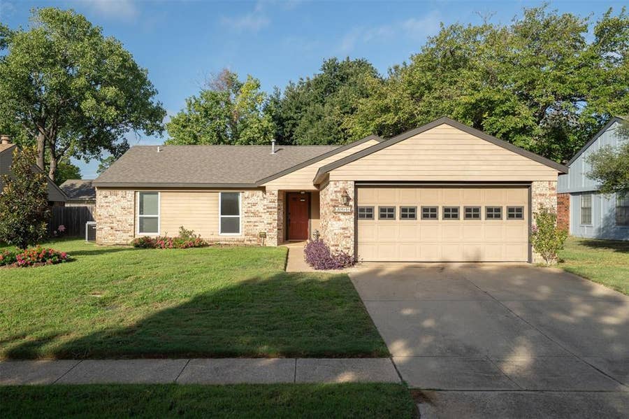 Property photo for 3911 White Oak Court, Flower Mound, TX