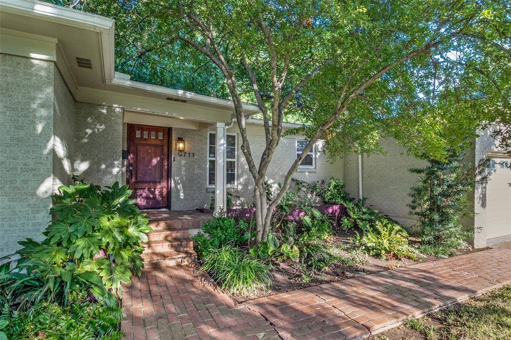 9711 E Lake Highlands Drive, Dallas, TX 75218