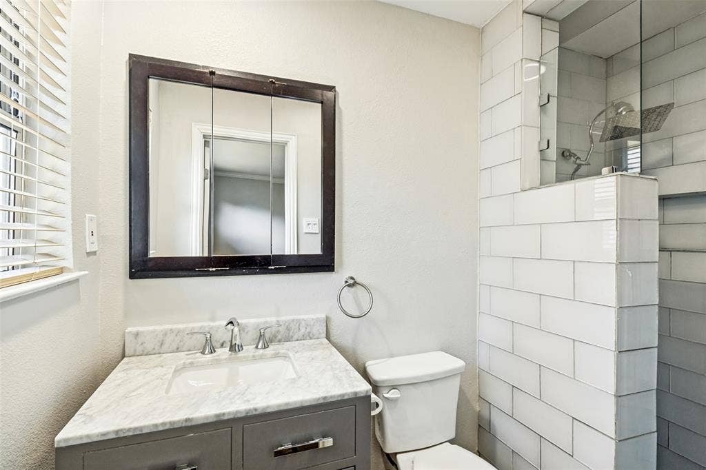 9711 E Lake Highlands Drive, Dallas, TX 75218