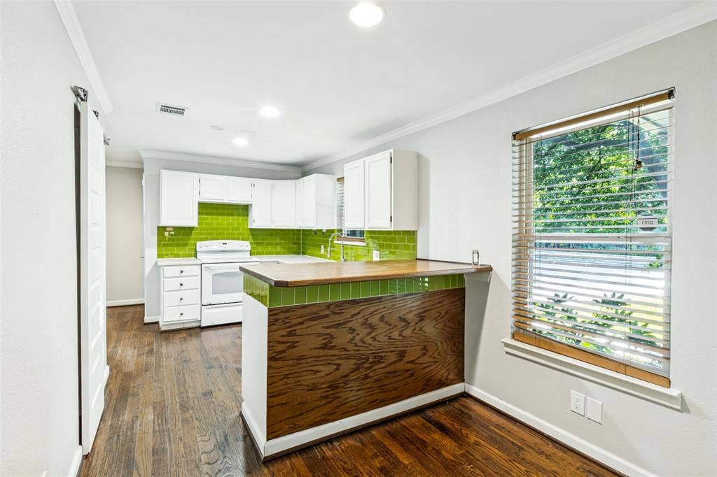 9711 E Lake Highlands Drive, Dallas, TX 75218