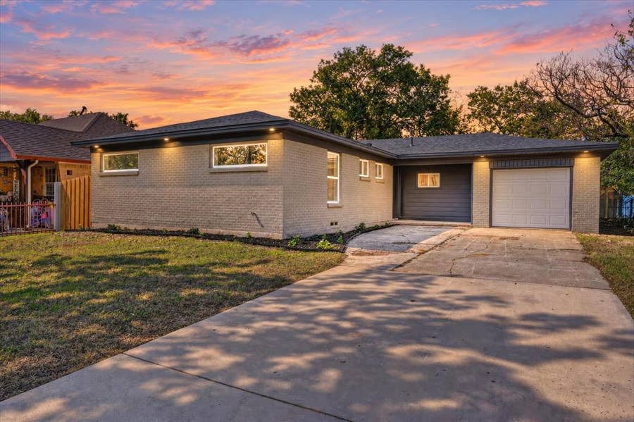 Property photo for 2009 Las Cruces Lane, Dallas, TX
