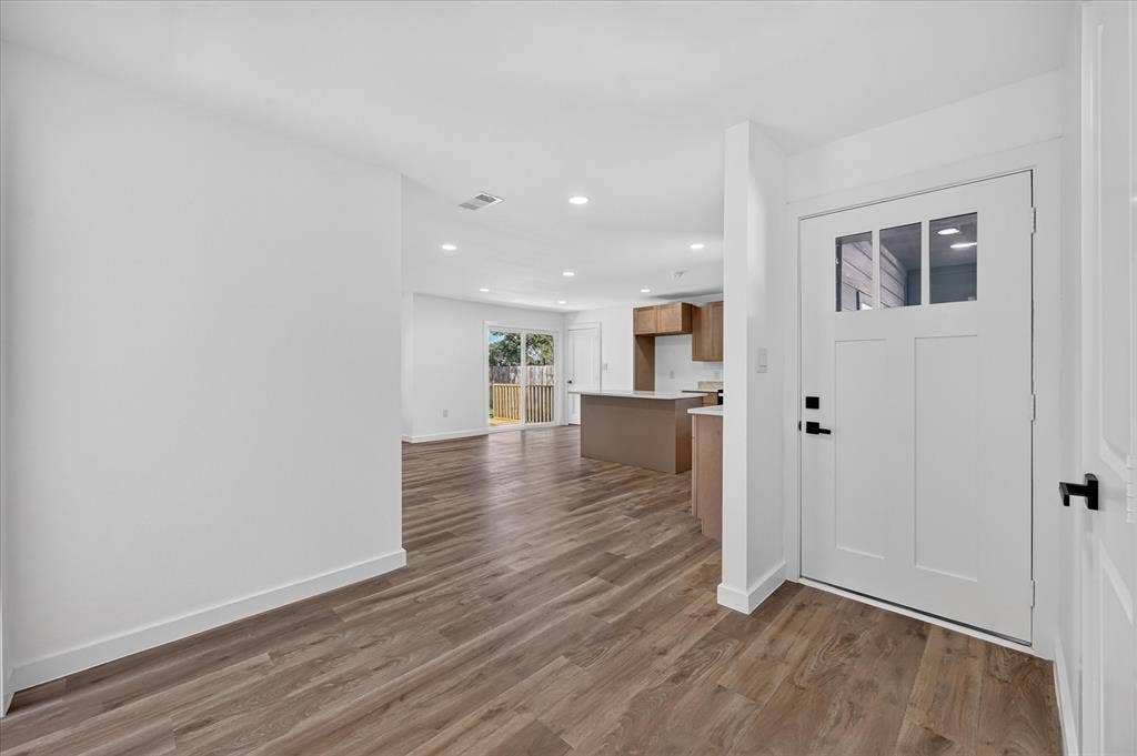2009 Las Cruces Lane, Dallas, TX 75217 2009 Las Cruces Lane, Dallas, TX 75217