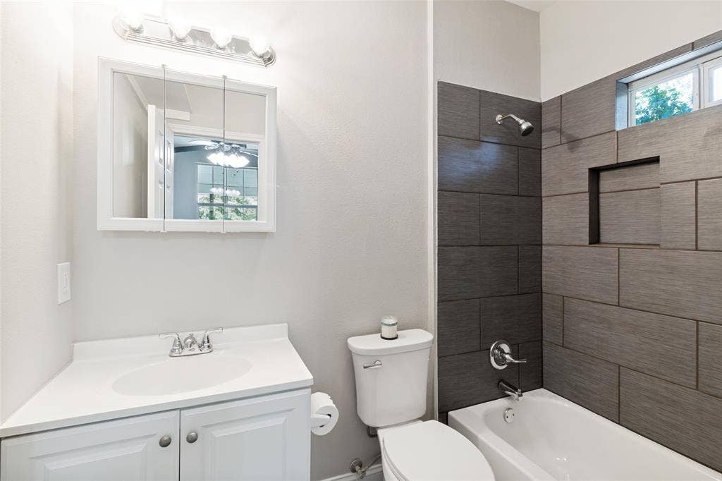 915 Cameron Avenue, Dallas, TX 75223 915 Cameron Avenue, Dallas, TX 75223