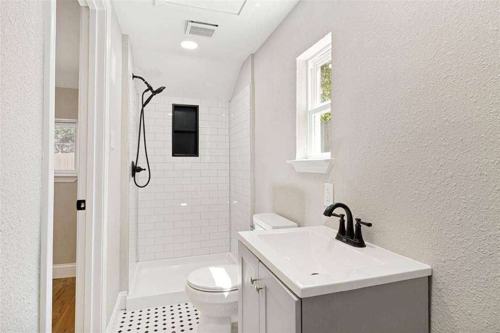 915 Cameron Avenue, Dallas, TX 75223 915 Cameron Avenue, Dallas, TX 75223