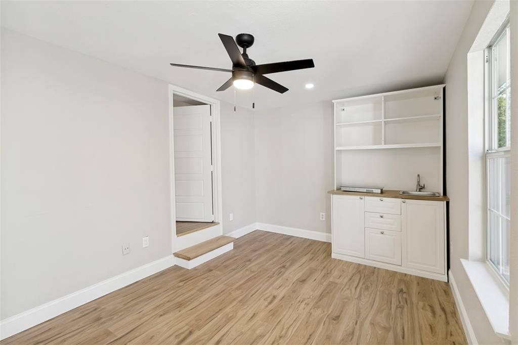 915 Cameron Avenue, Dallas, TX 75223 915 Cameron Avenue, Dallas, TX 75223