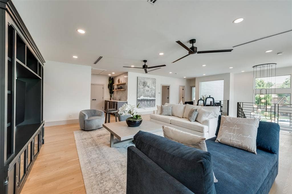 4528 W Amherst Avenue, Dallas, TX 75209