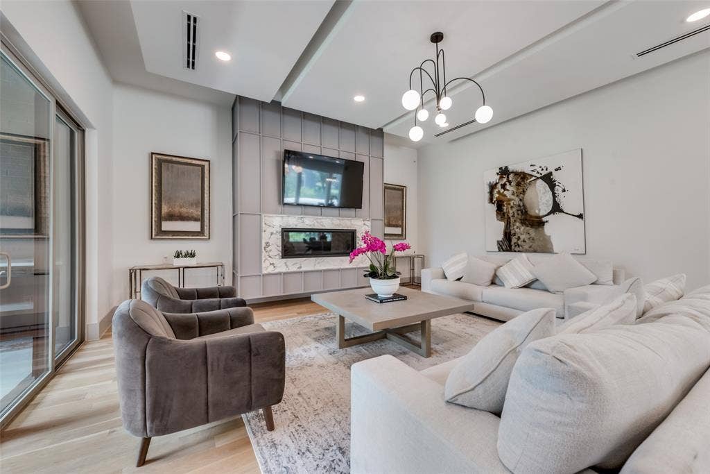 4528 W Amherst Avenue, Dallas, TX 75209