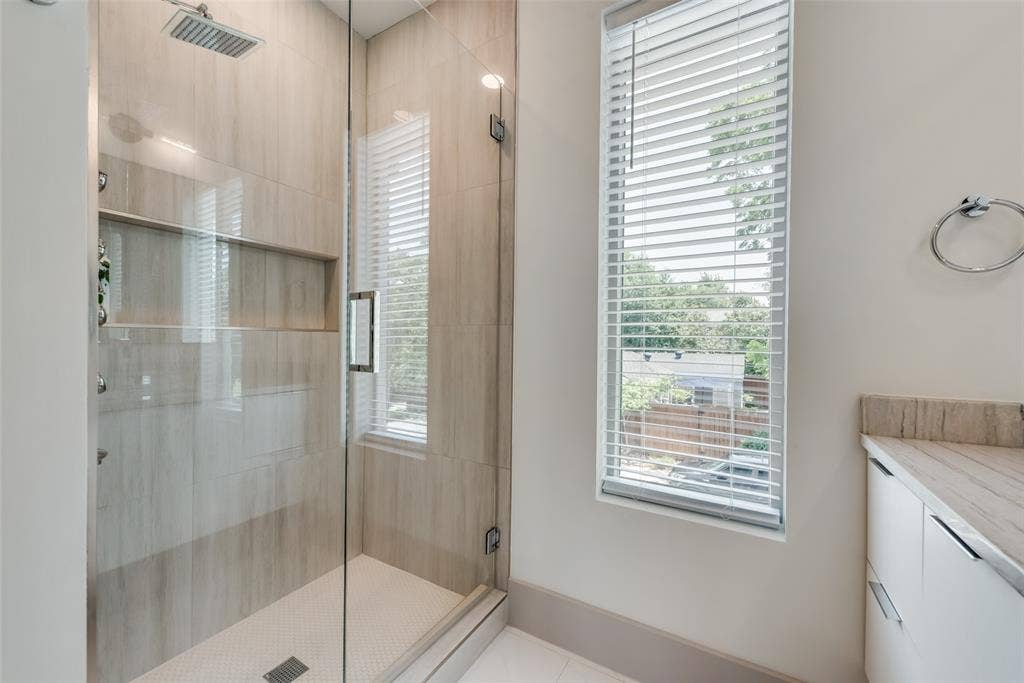 4528 W Amherst Avenue, Dallas, TX 75209