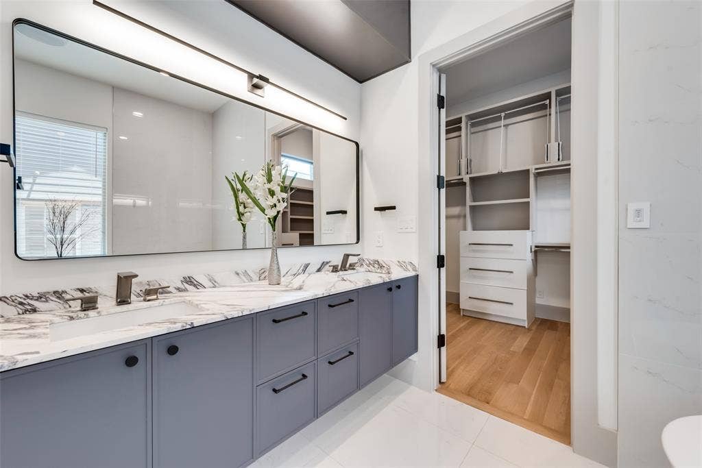 4528 W Amherst Avenue, Dallas, TX 75209