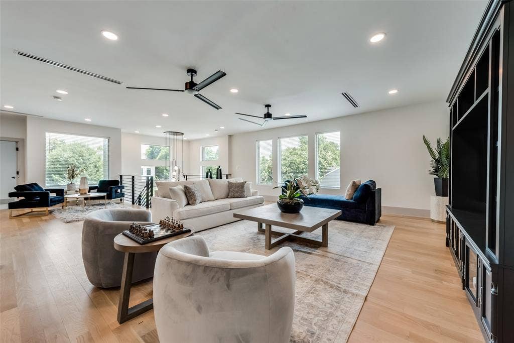 4528 W Amherst Avenue, Dallas, TX 75209