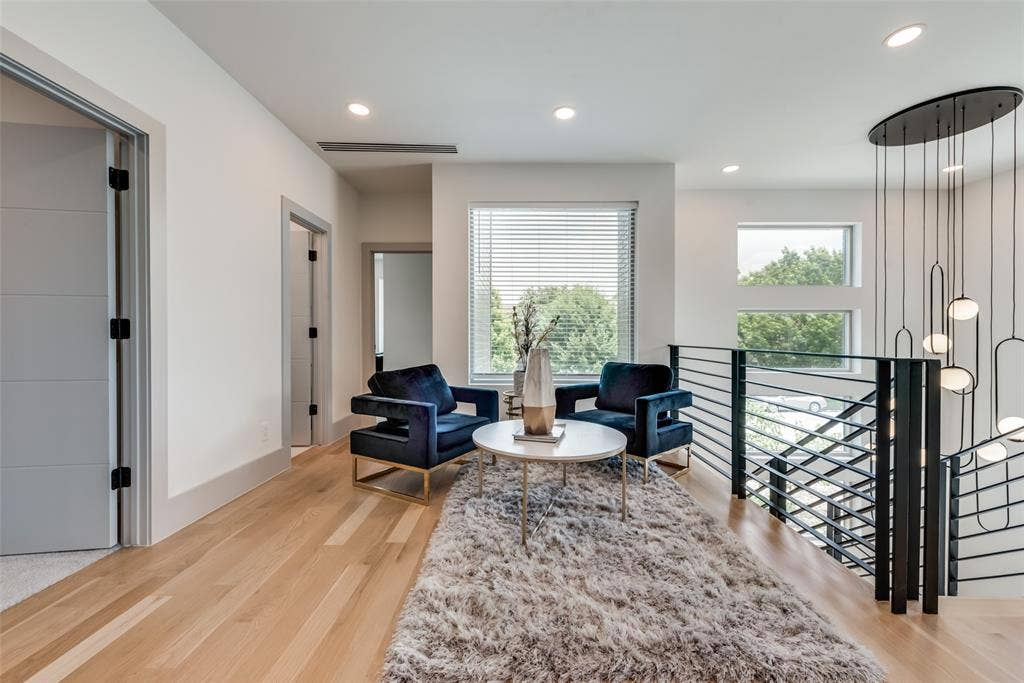 4528 W Amherst Avenue, Dallas, TX 75209