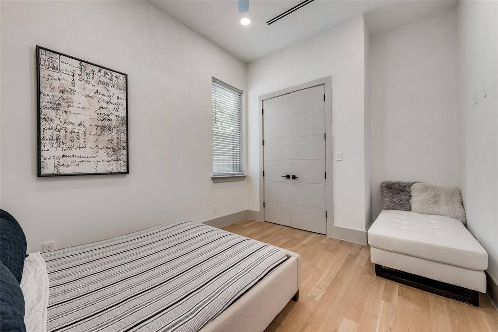 4528 W Amherst Avenue, Dallas, TX 75209