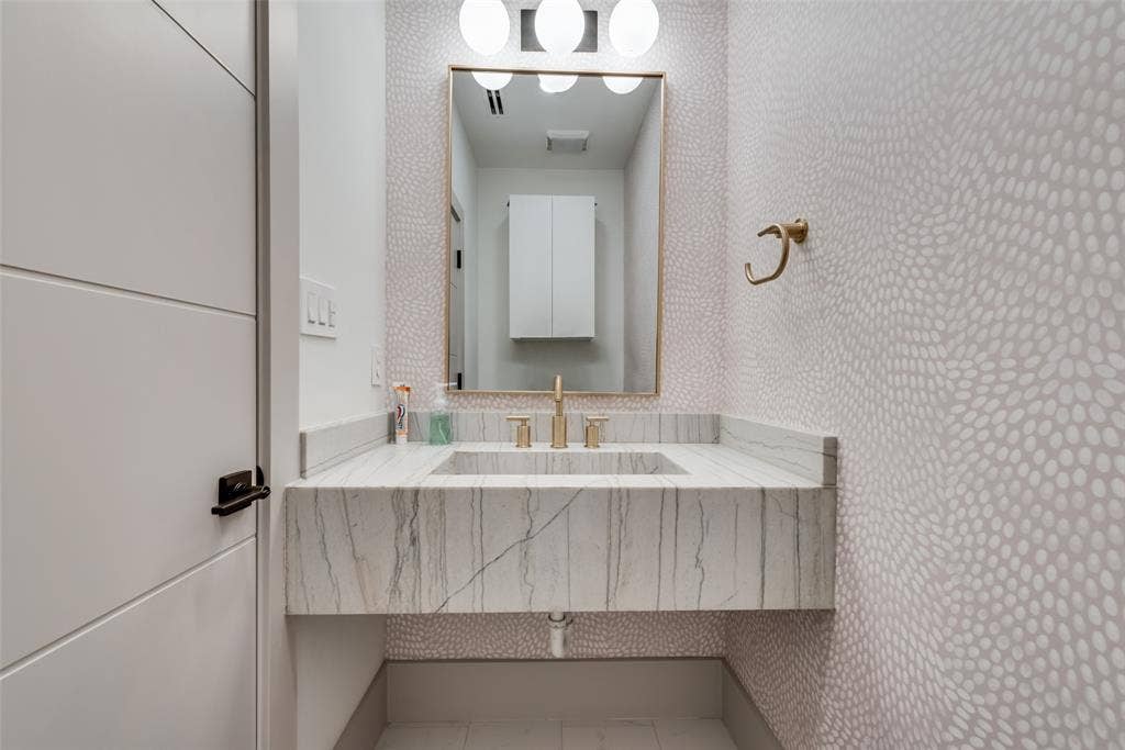 4528 W Amherst Avenue, Dallas, TX 75209