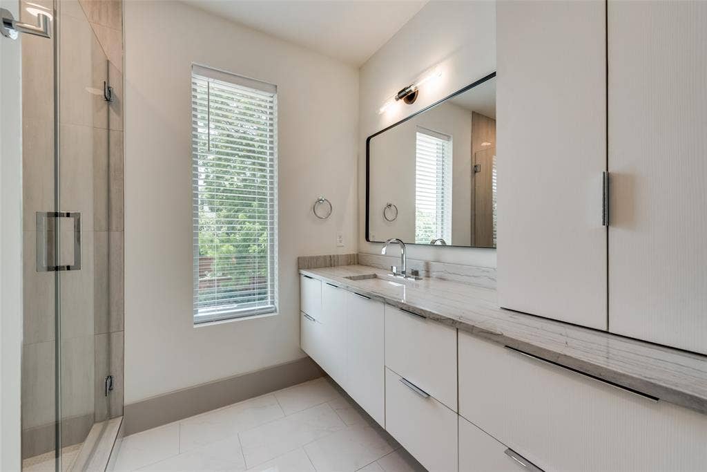 4528 W Amherst Avenue, Dallas, TX 75209
