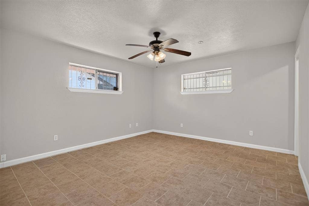 9610 Jennie Lee Lane, Dallas, TX 75227 Primary Bedroom