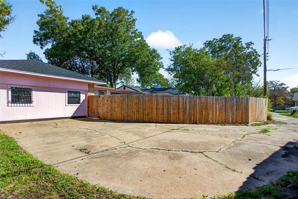 9610 Jennie Lee Lane, Dallas, TX 75227 9610 Jennie Lee Lane, Dallas, TX 75227