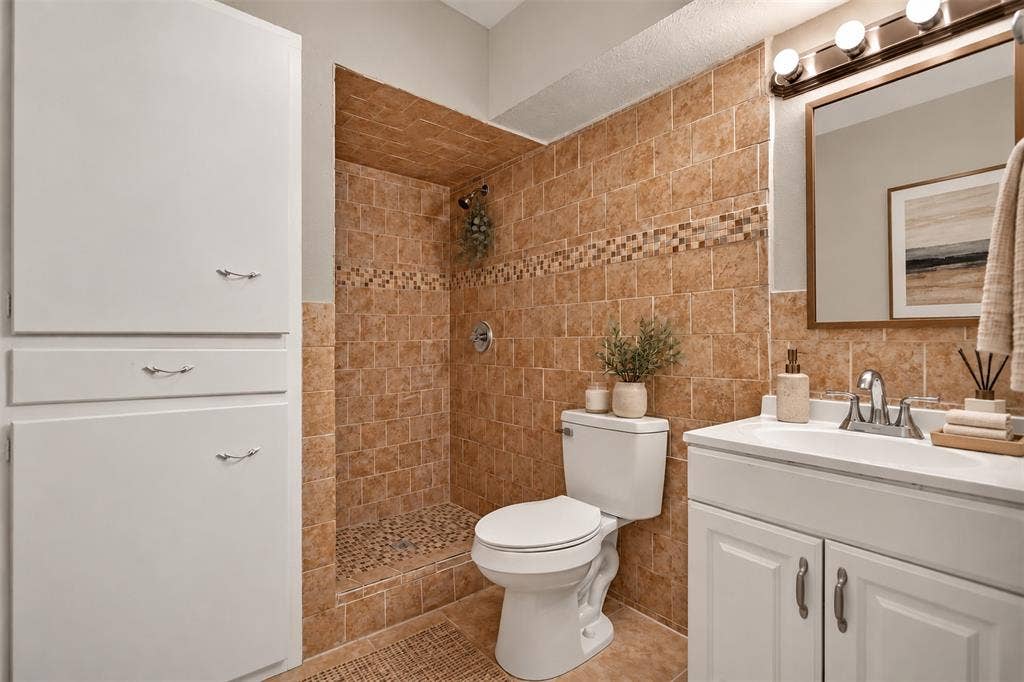 9610 Jennie Lee Lane, Dallas, TX 75227 Virtually Staged