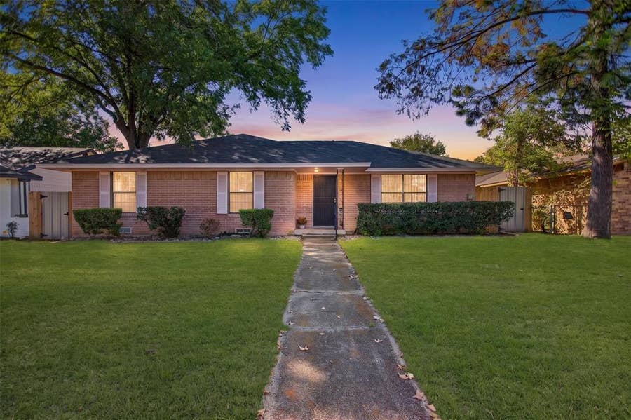 Property photo for 9610 Jennie Lee Lane, Dallas, TX