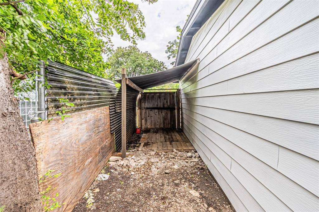 2510 Bluffton Drive, Dallas, TX 75228 2510 Bluffton Drive, Dallas, TX 75228