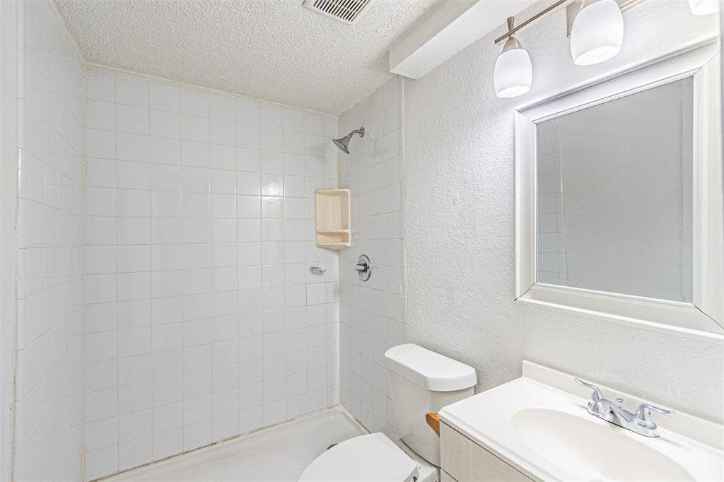 2510 Bluffton Drive, Dallas, TX 75228 2510 Bluffton Drive, Dallas, TX 75228