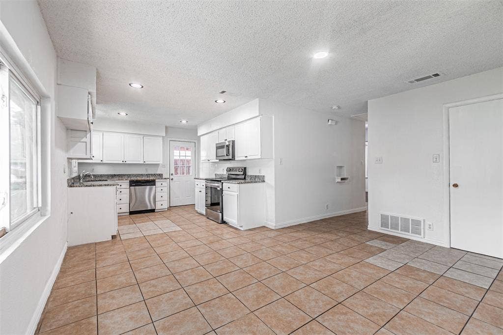 2510 Bluffton Drive, Dallas, TX 75228 2510 Bluffton Drive, Dallas, TX 75228