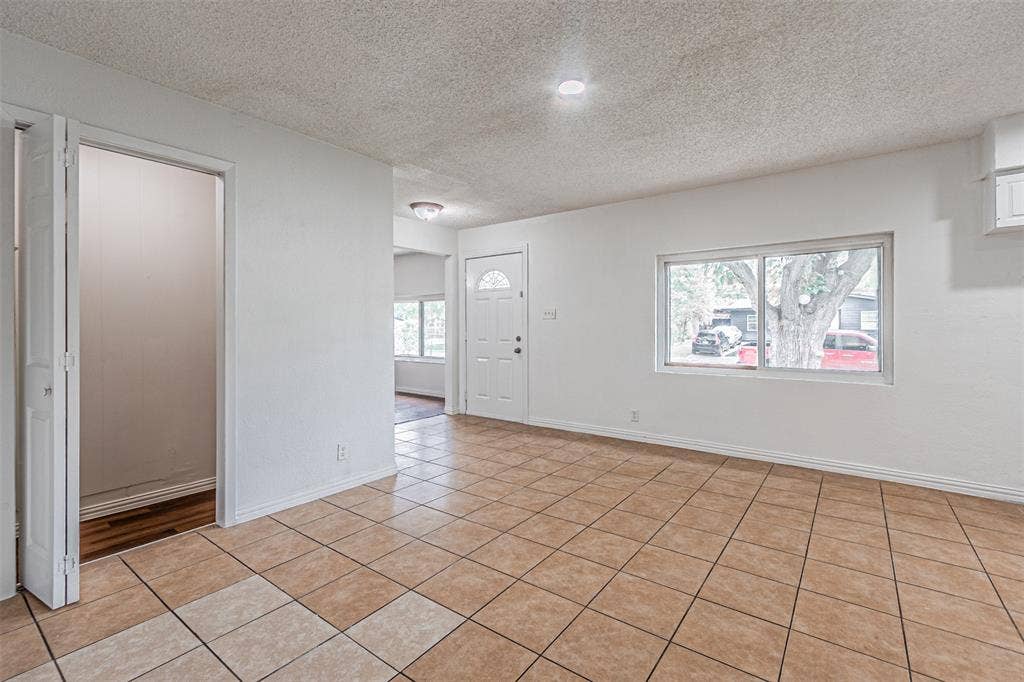 2510 Bluffton Drive, Dallas, TX 75228 2510 Bluffton Drive, Dallas, TX 75228