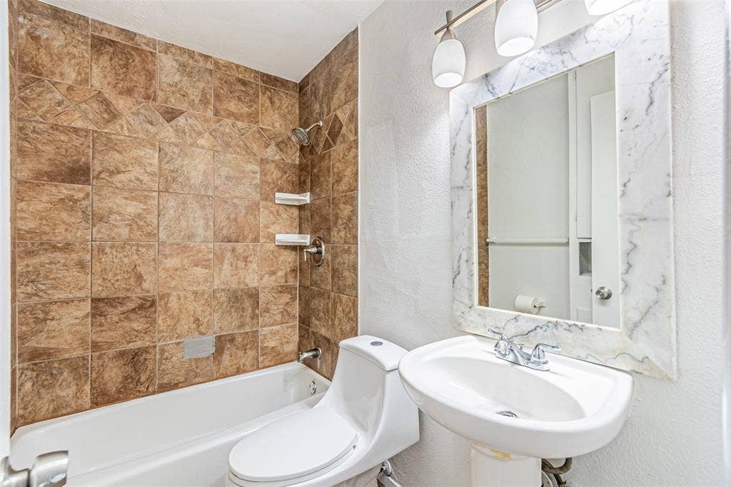 2510 Bluffton Drive, Dallas, TX 75228 2510 Bluffton Drive, Dallas, TX 75228