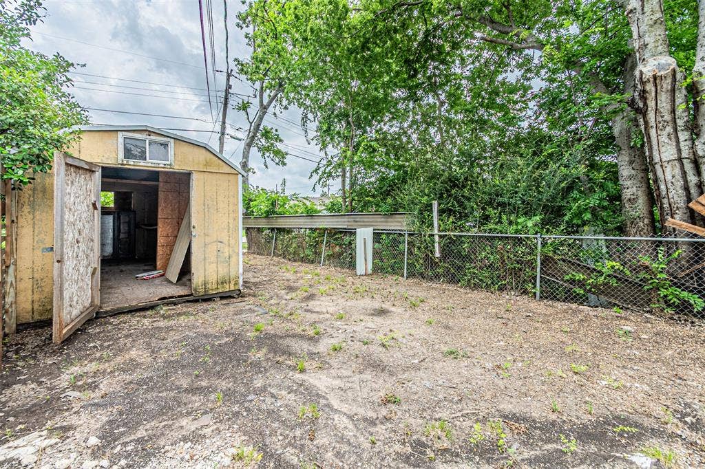 2510 Bluffton Drive, Dallas, TX 75228 2510 Bluffton Drive, Dallas, TX 75228